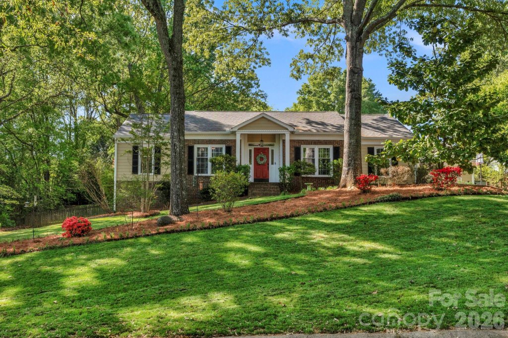 Raeburn, Charlotte community