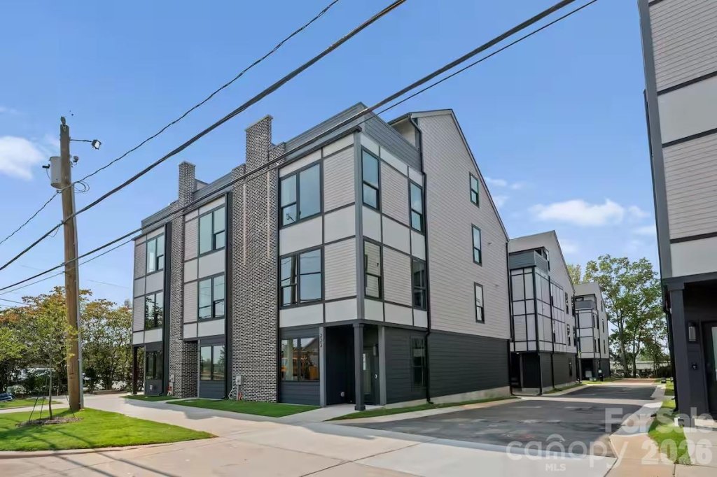 Bronson Square, Charlotte community