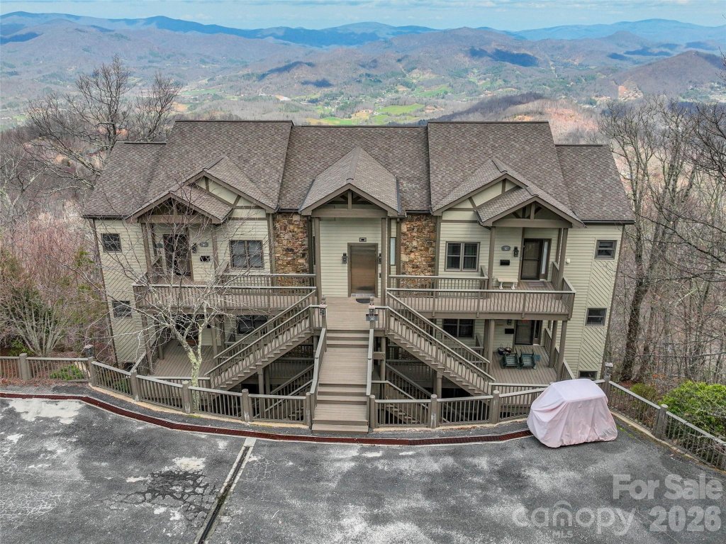 30 Club Villa Court