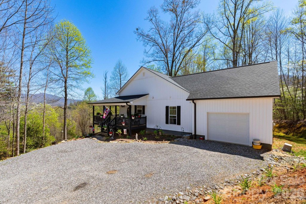 153 Fairlane Loop
