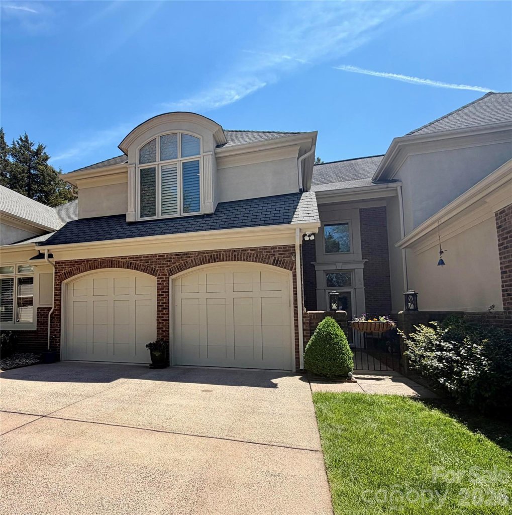 Challis Hill, Charlotte community