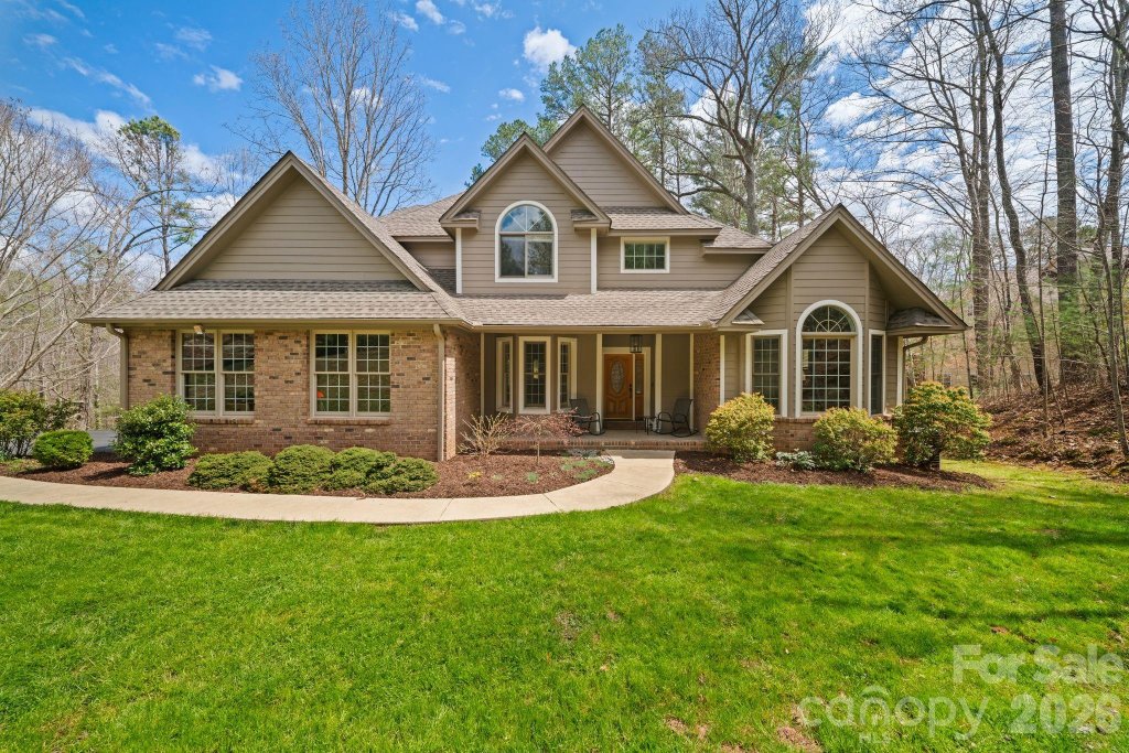 Hawks Landing, Weaverville community
