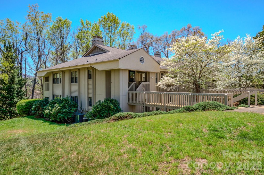 901 Abbey Circle