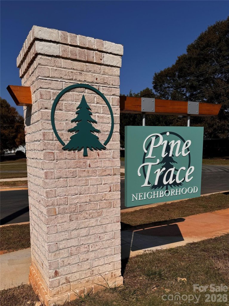 Pine Trace, Gastonia community