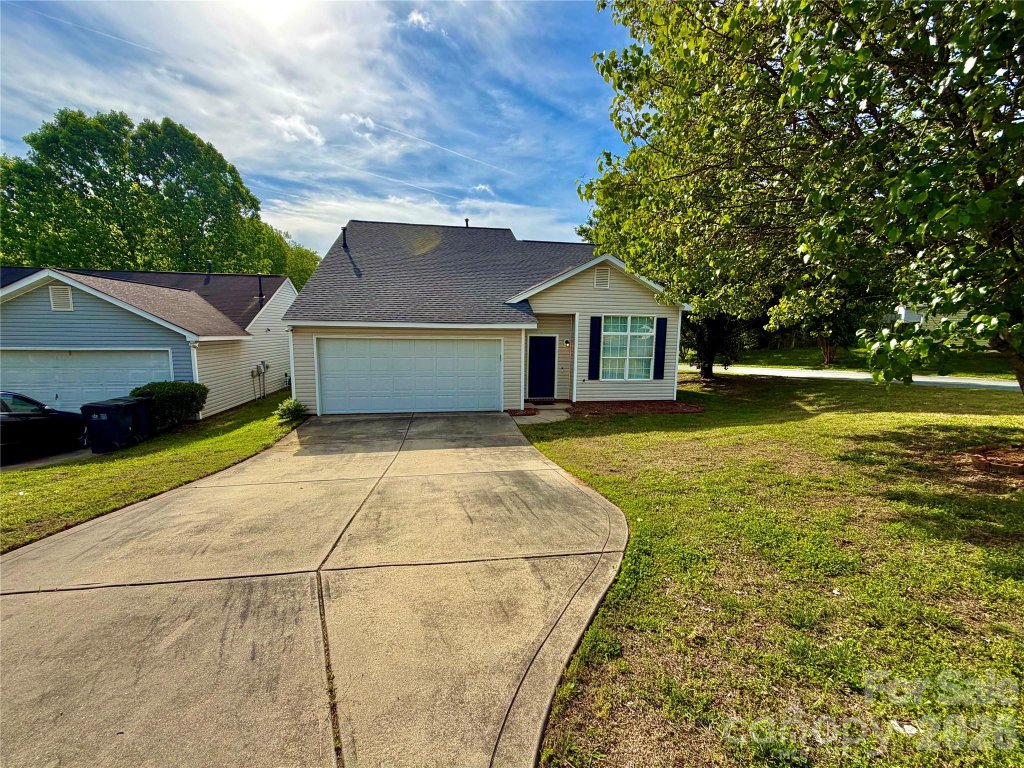 Sunset Village, Charlotte community