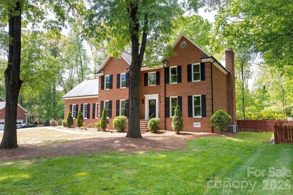 Carriage Downs, Concord community