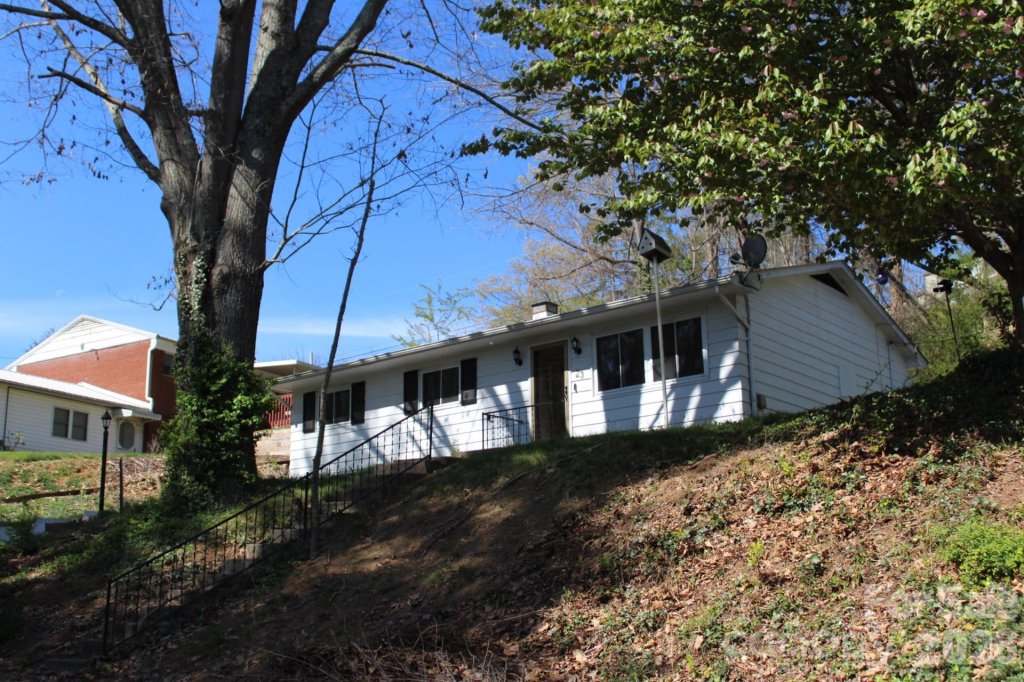 23 High Court Entrance None