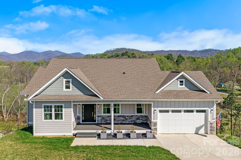 Amblers Chase, Weaverville community