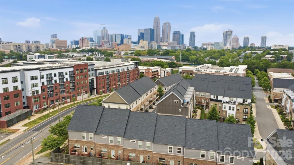 Central Point, Charlotte community