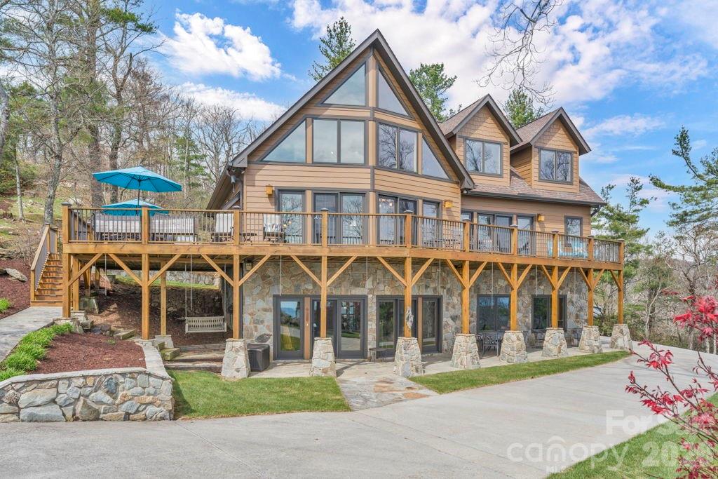 Gingercake Acres, Newland community