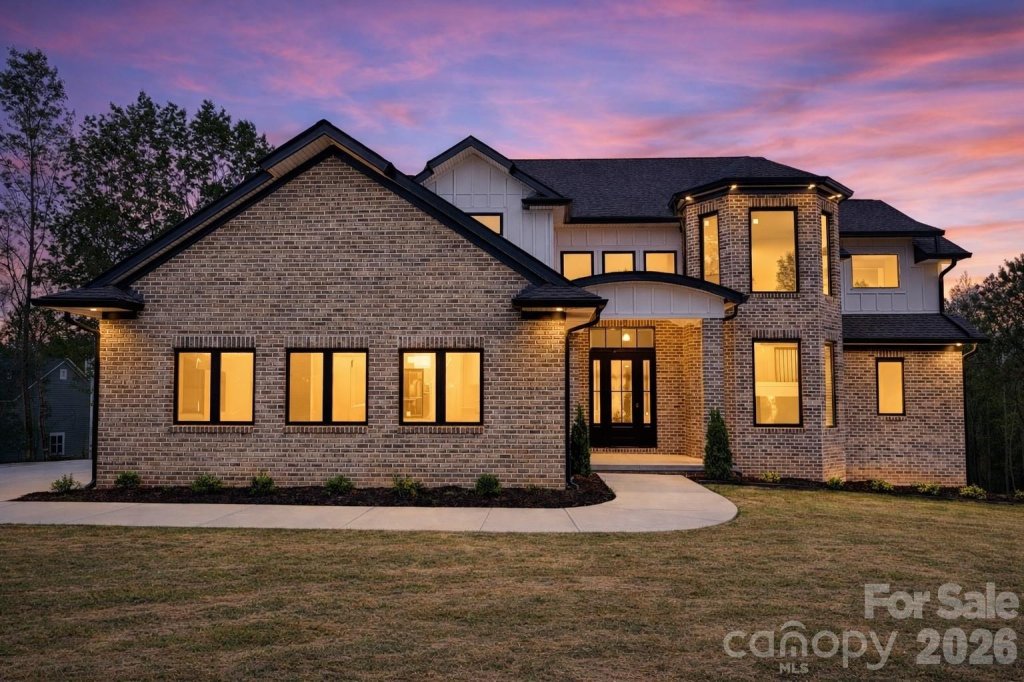 1815 White Fawn Lane