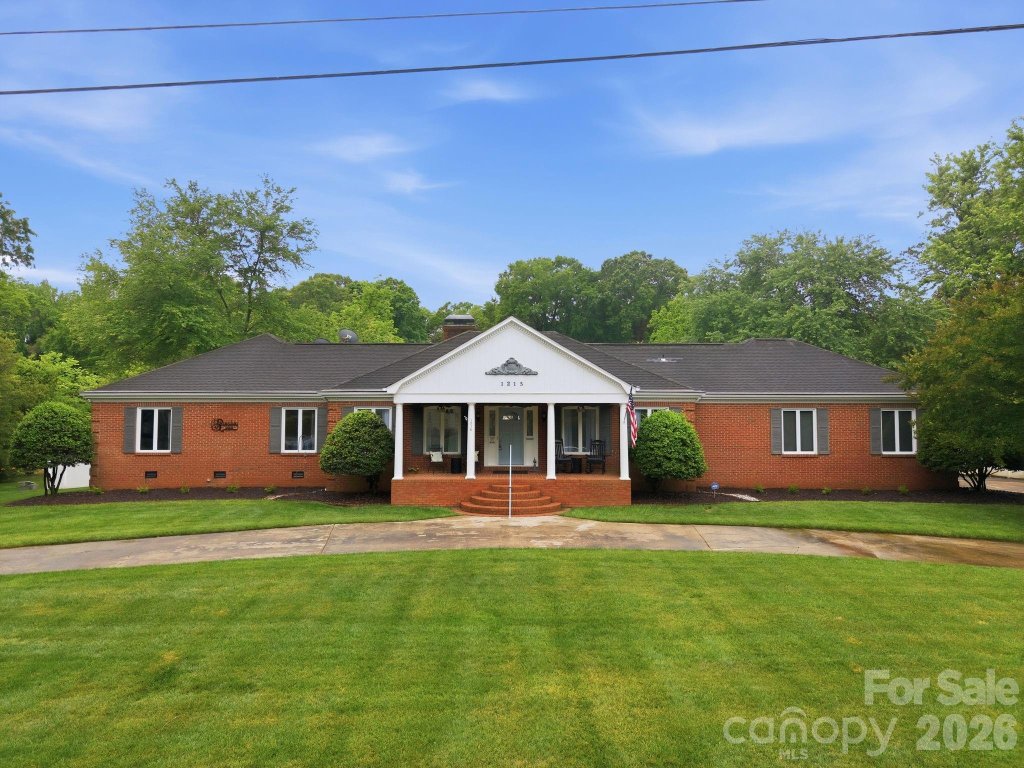 Forest Hills, Gastonia community