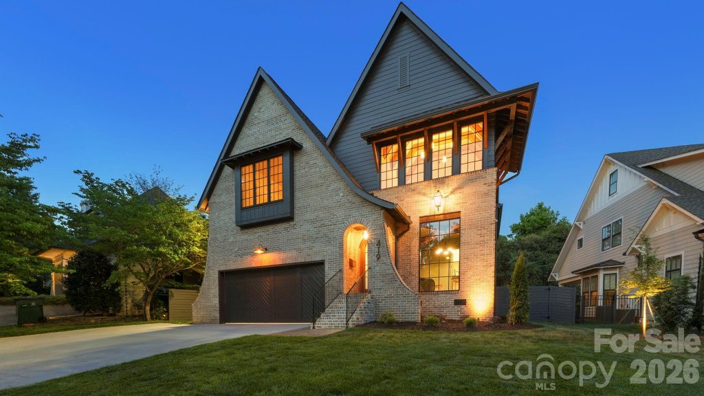 Chantilly, Charlotte community