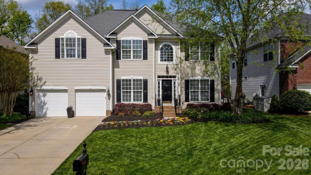 913 Grayscroft Drive