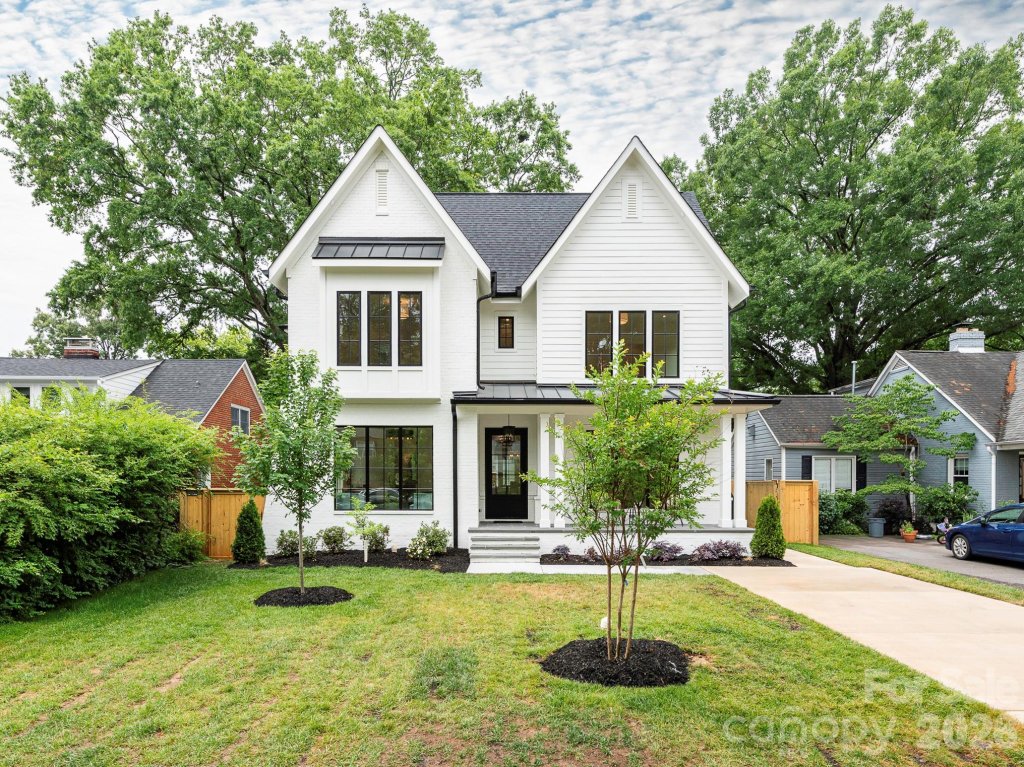 Chantilly, Charlotte community