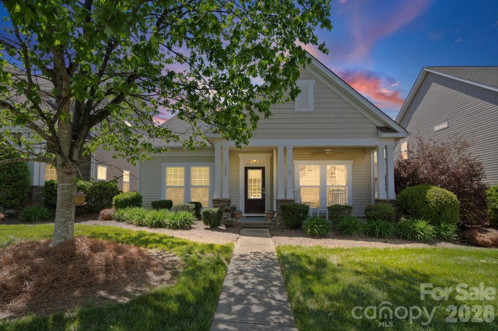 1004 Envoy Lane
