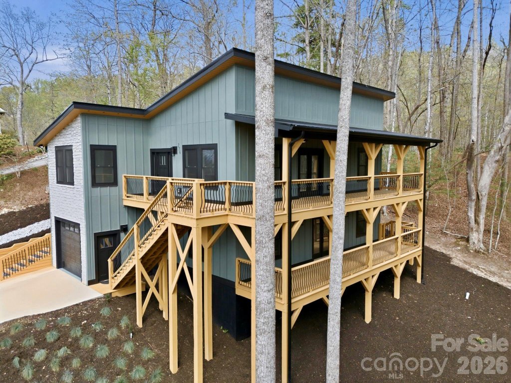 Rambling Hills, Hendersonville community