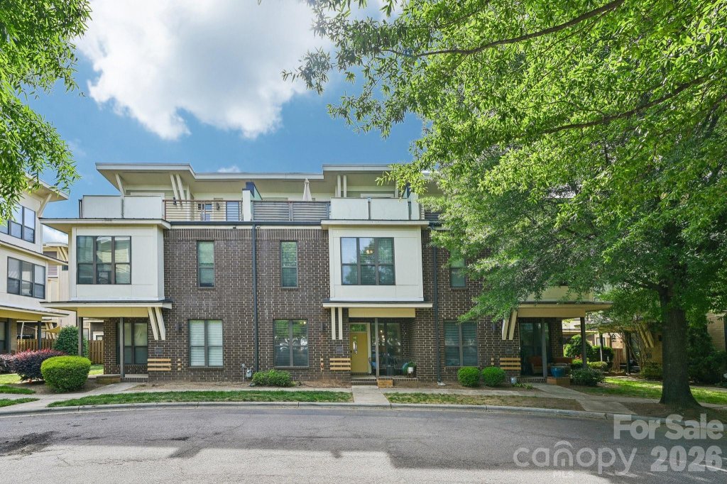 Steel Gardens, Charlotte community