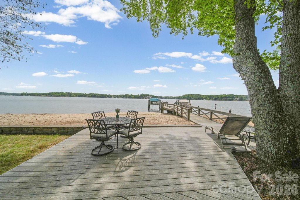 River Hills, Clover community