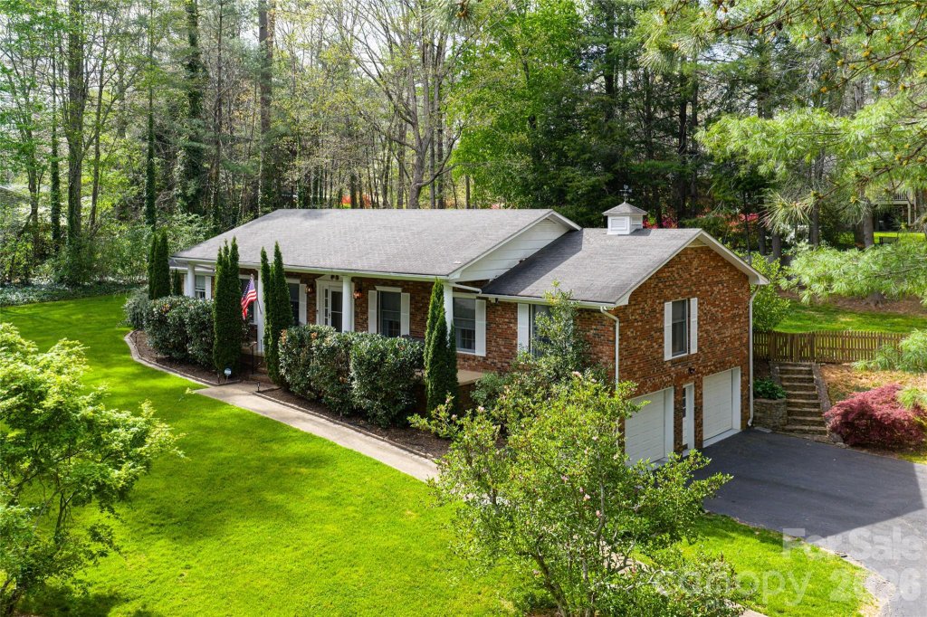 Crooked Creek, Hendersonville community
