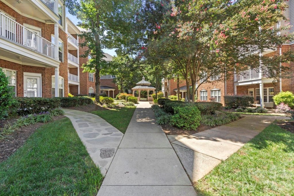 Southpark Corners, Charlotte community