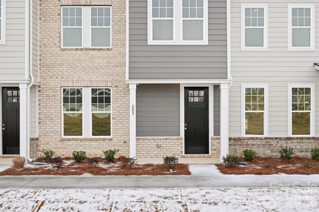 207 Vanguard Lane
