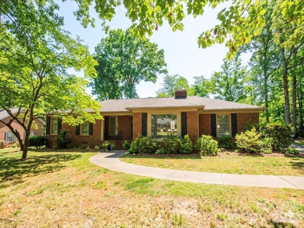 2009 Saratoga Drive