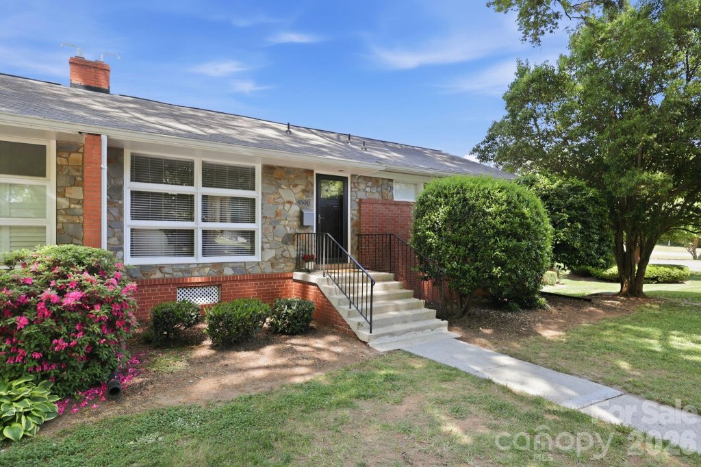 Cotswold Homes, Charlotte community