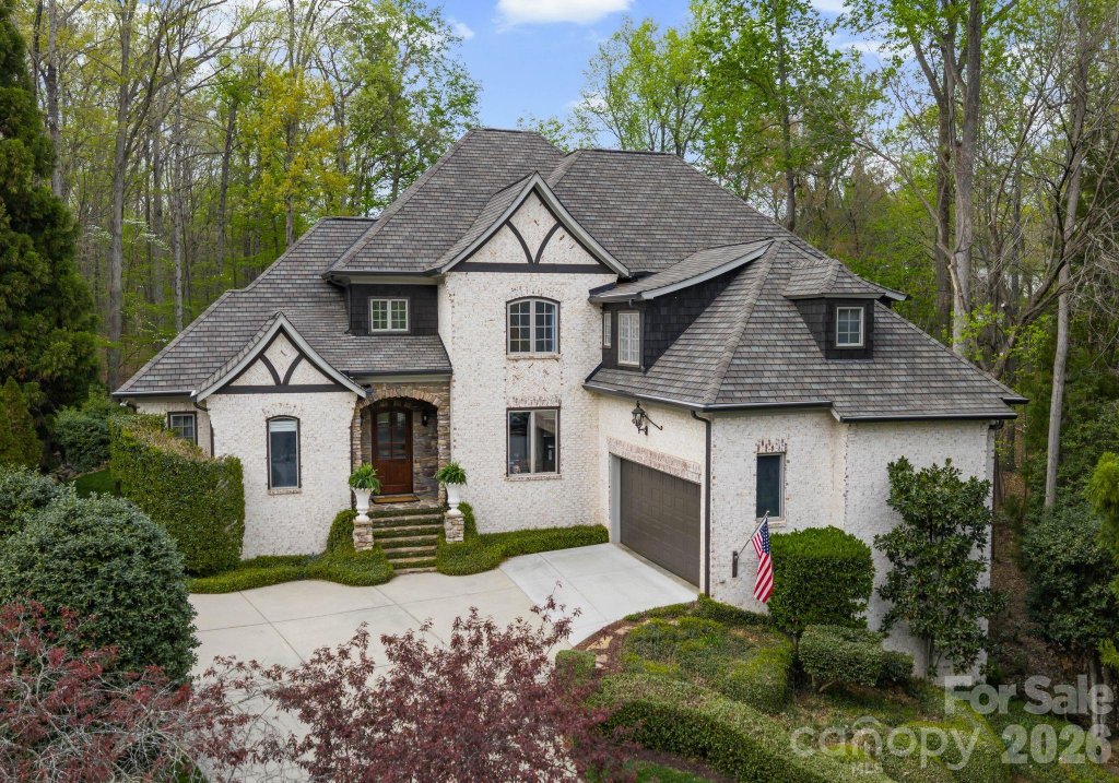 Reverdy Glen, Matthews community