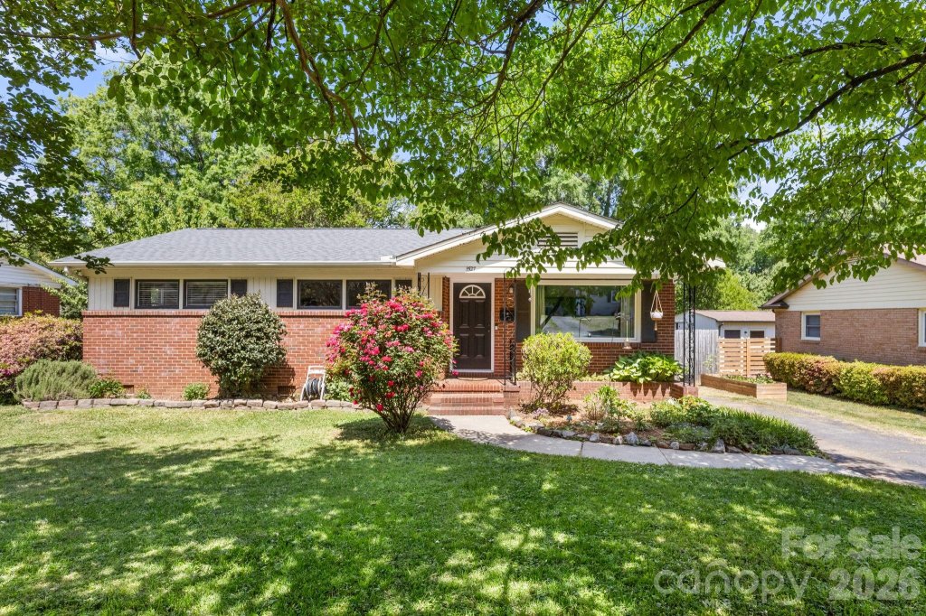 1527 Woodhill Lane