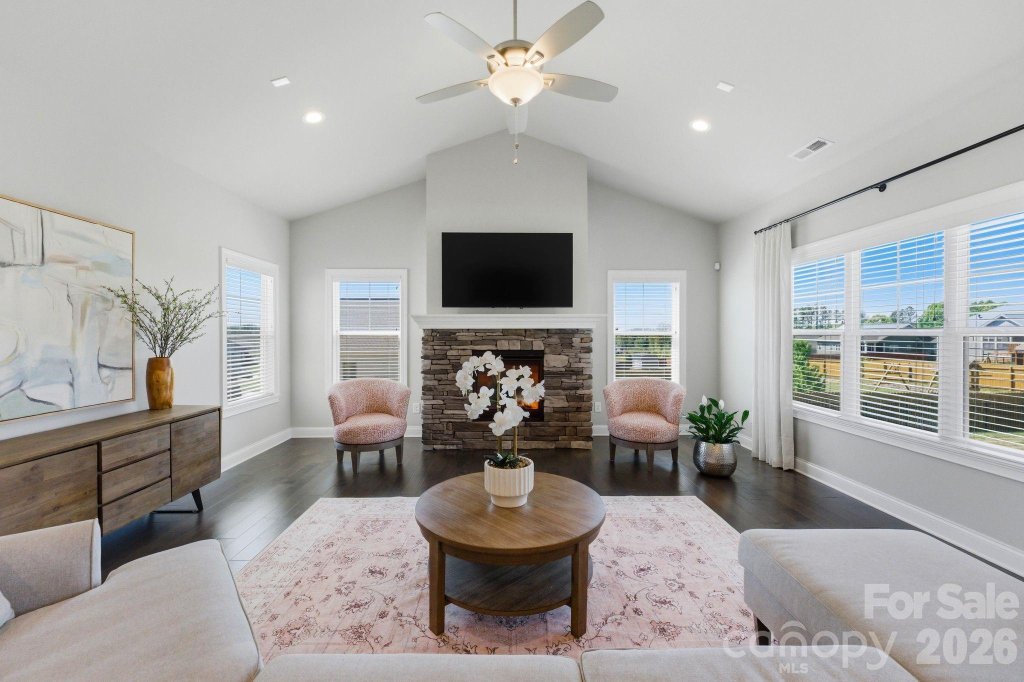 Castlegate, Statesville community