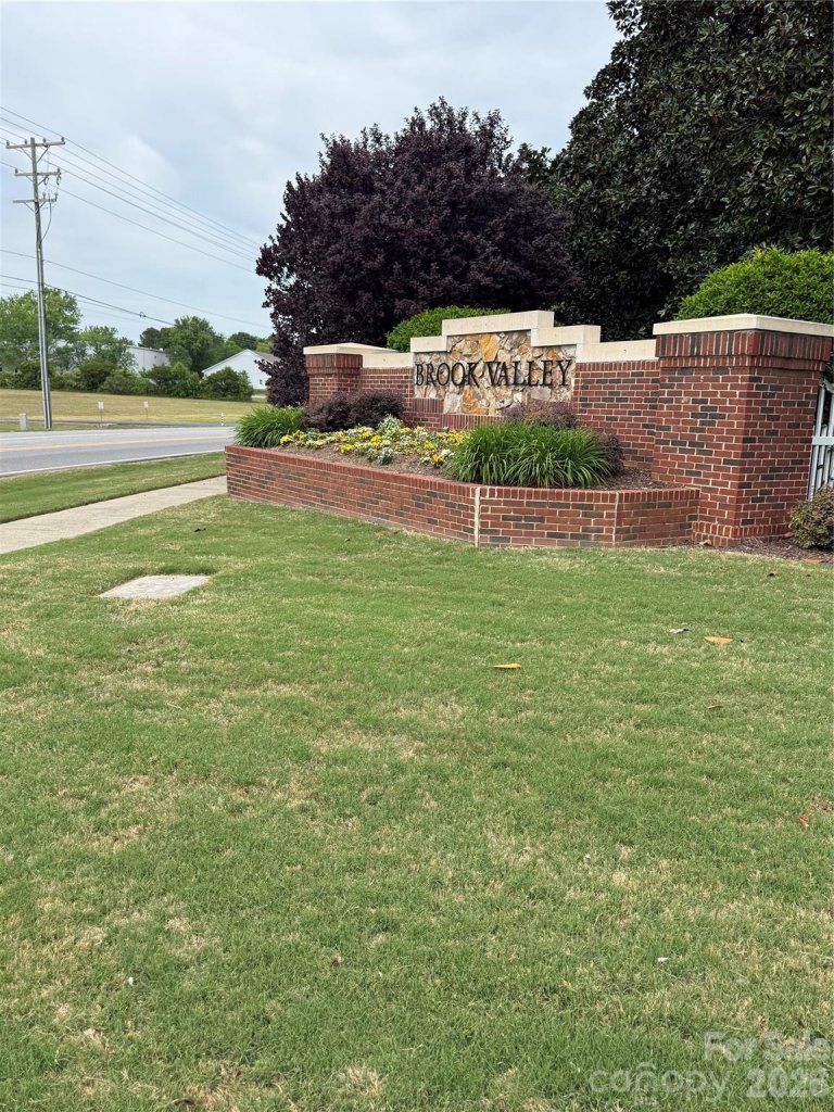 Brook Valley, Monroe community