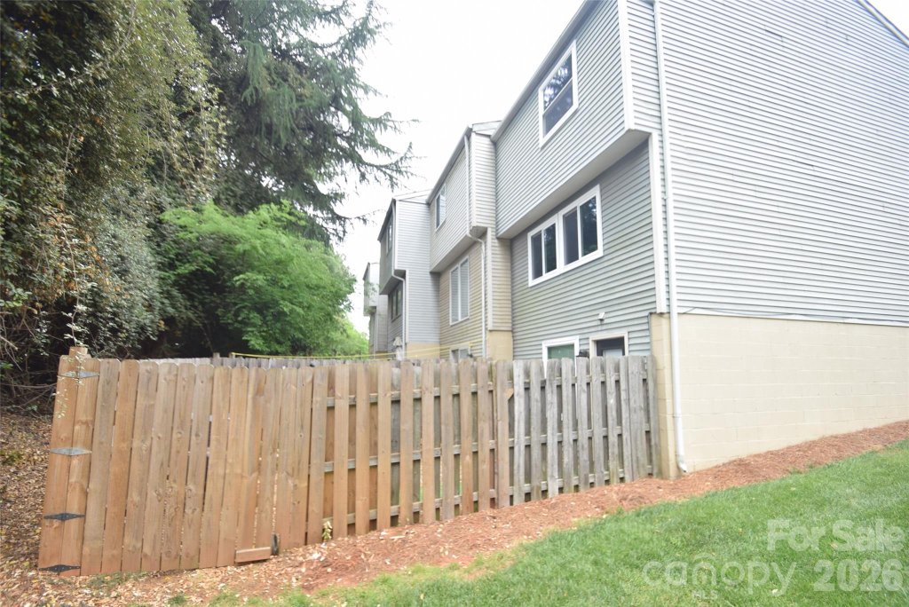 9432 Lexington Circle