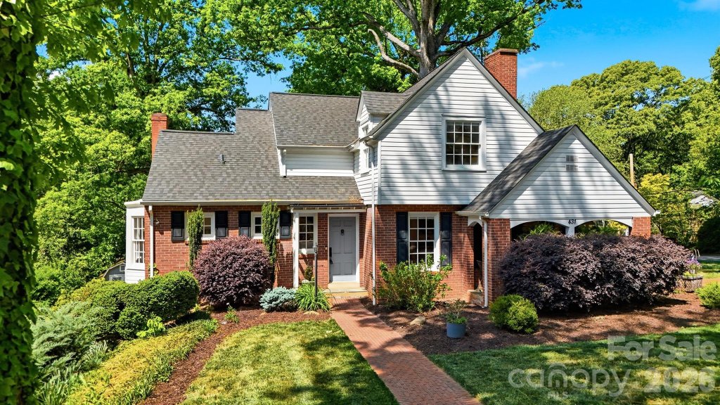Hillcrest, Hickory community