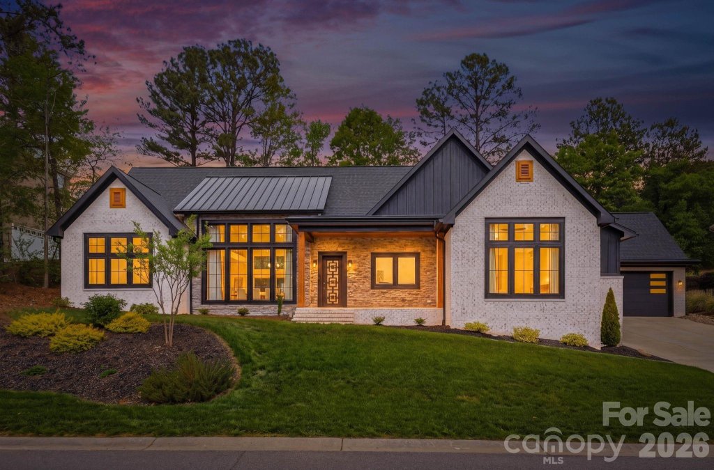 1462 Winged Foot Drive