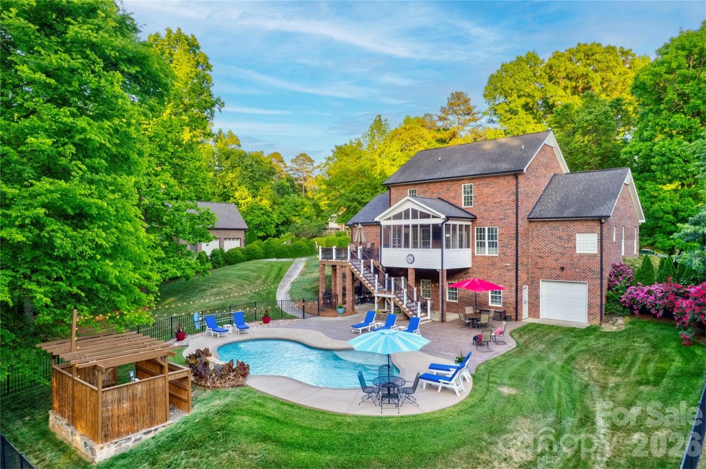 1390 Bennington Drive