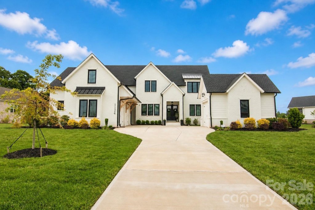 1124 Mesa Way