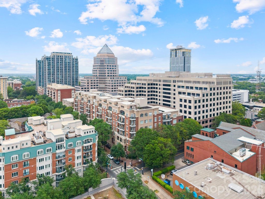 400 North Church, Charlotte community