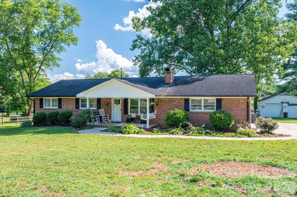 Whispering Pines, Lincolnton community