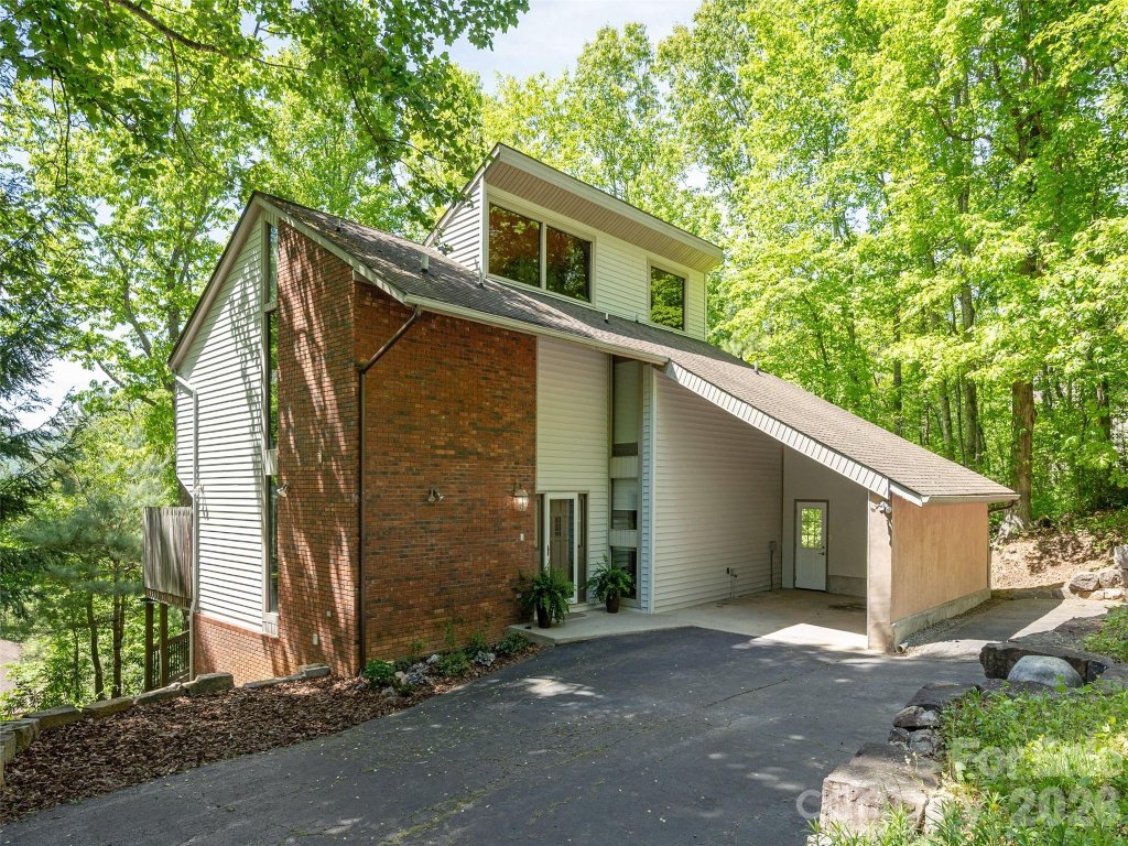 142 Sequoyah Hills Drive