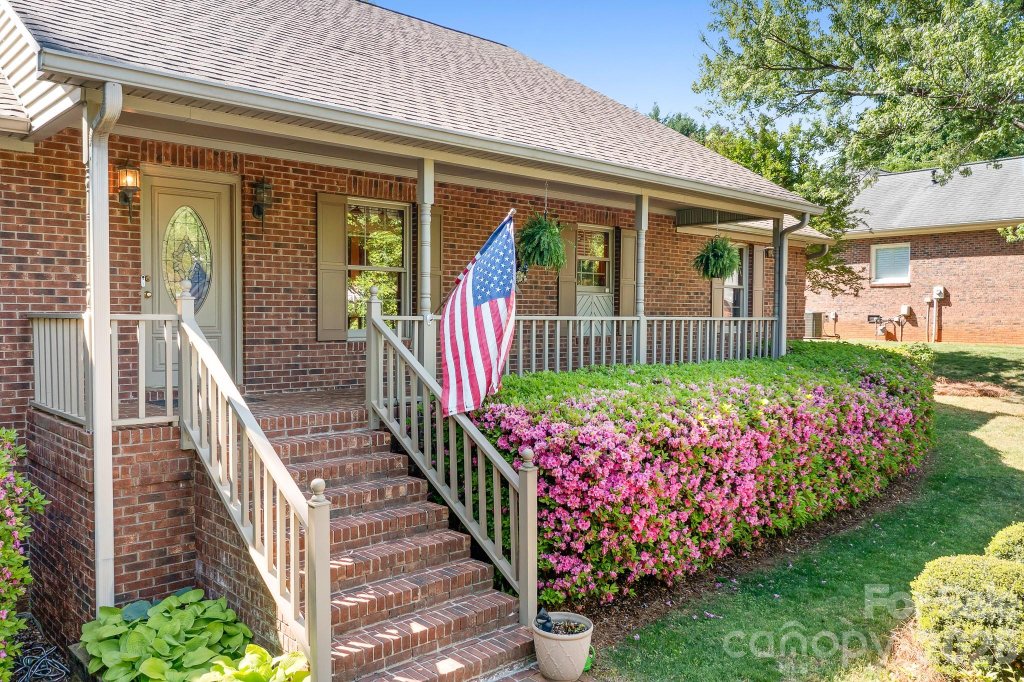 2111 Wayles Court