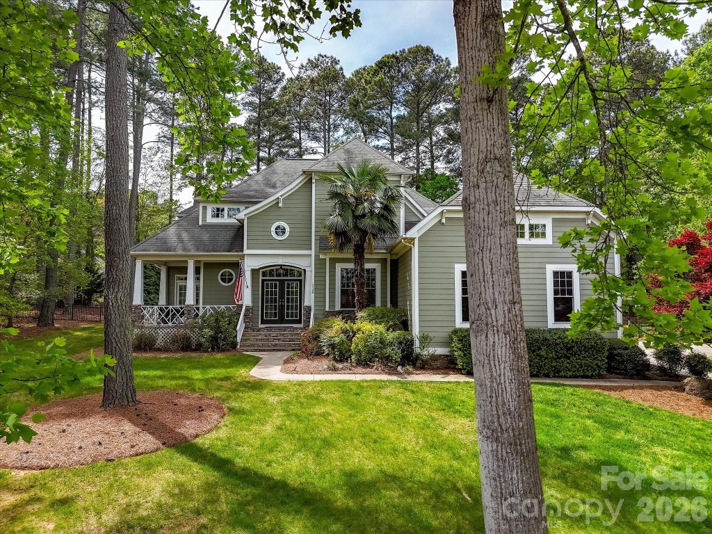 Whispering Oaks, Mooresville community