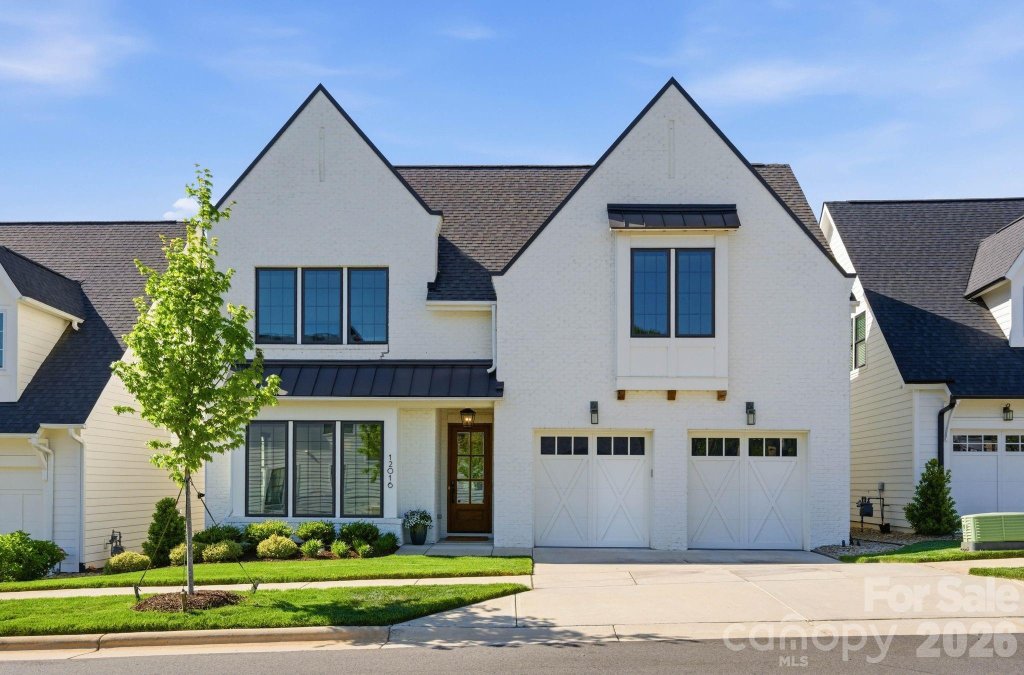 Cambridge Square, Cornelius community