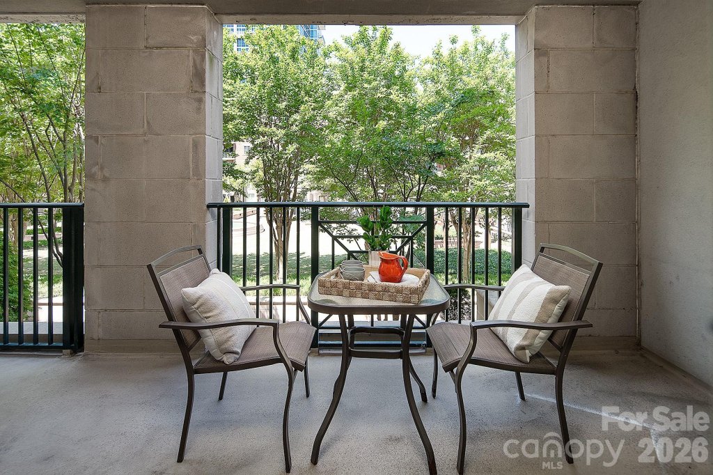 300 W 5th Street
