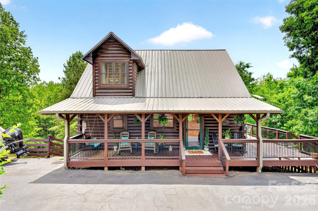 South Mountain Peaks, Bostic community