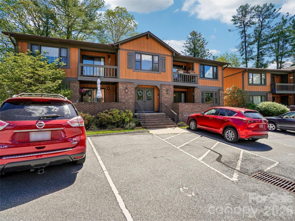 Haywood Manor, Hendersonville community