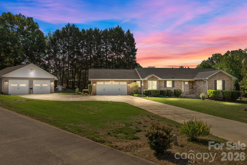 3030 Lydia Lane