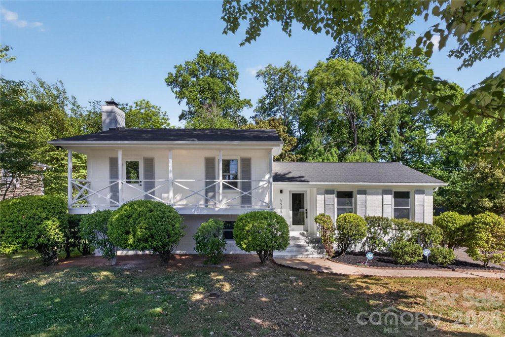 Beverly Woods, Charlotte community