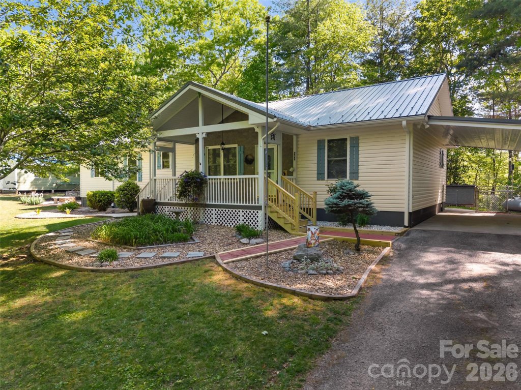 Crystal Creek, Pisgah Forest community