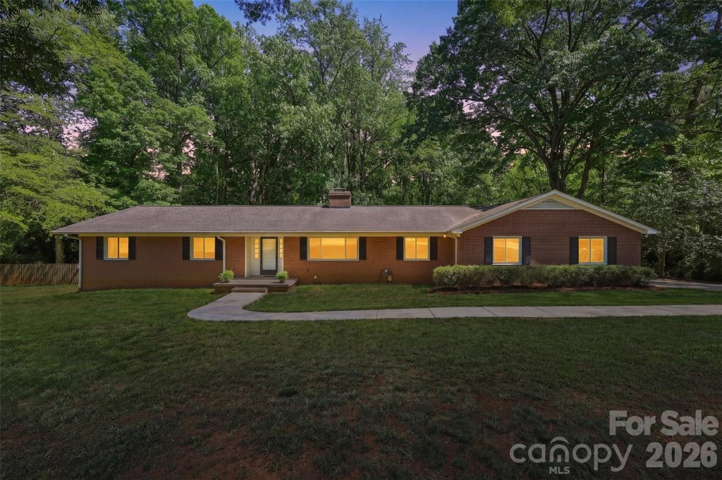 816 Ragin Lane